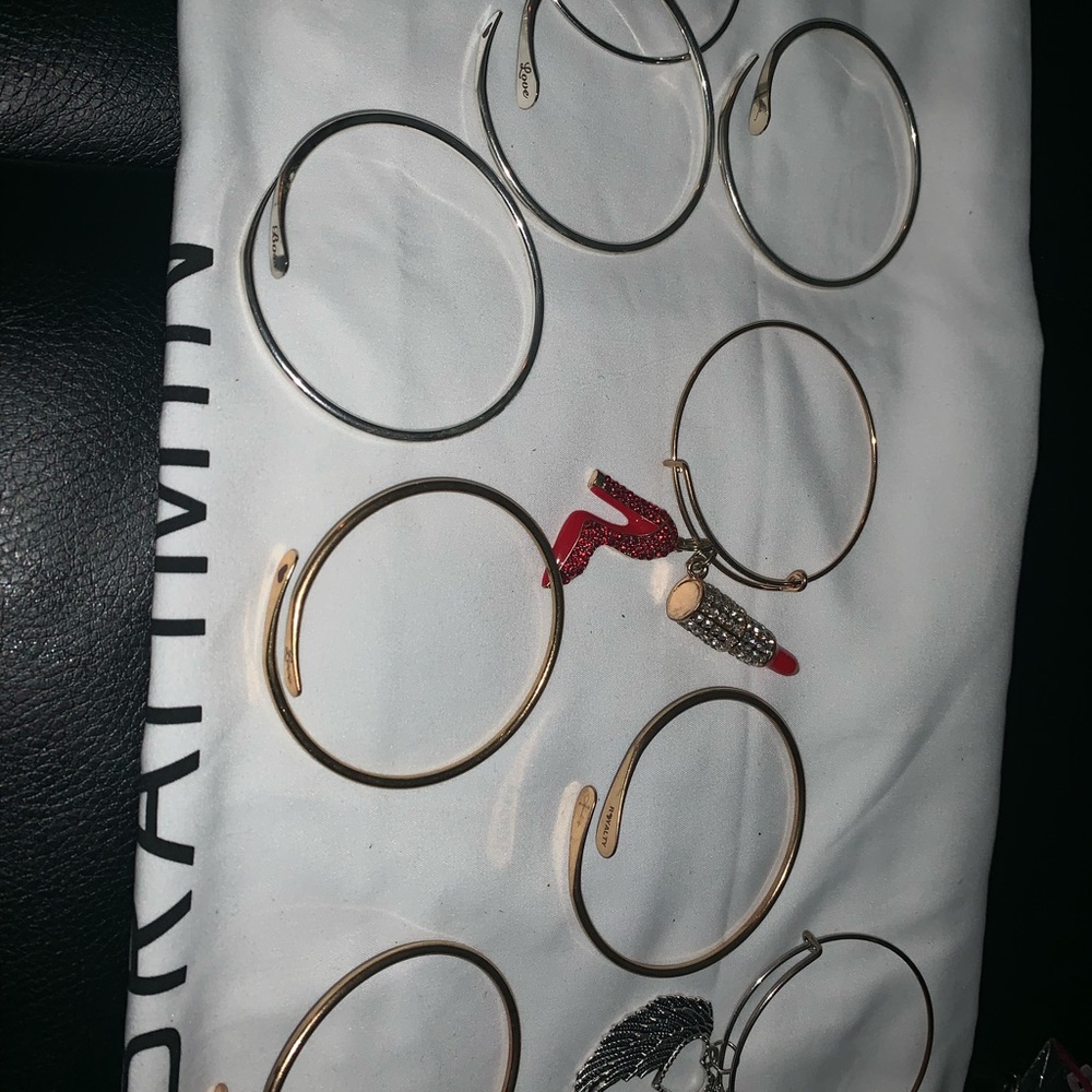 Bracelets - Picture 2 of 6